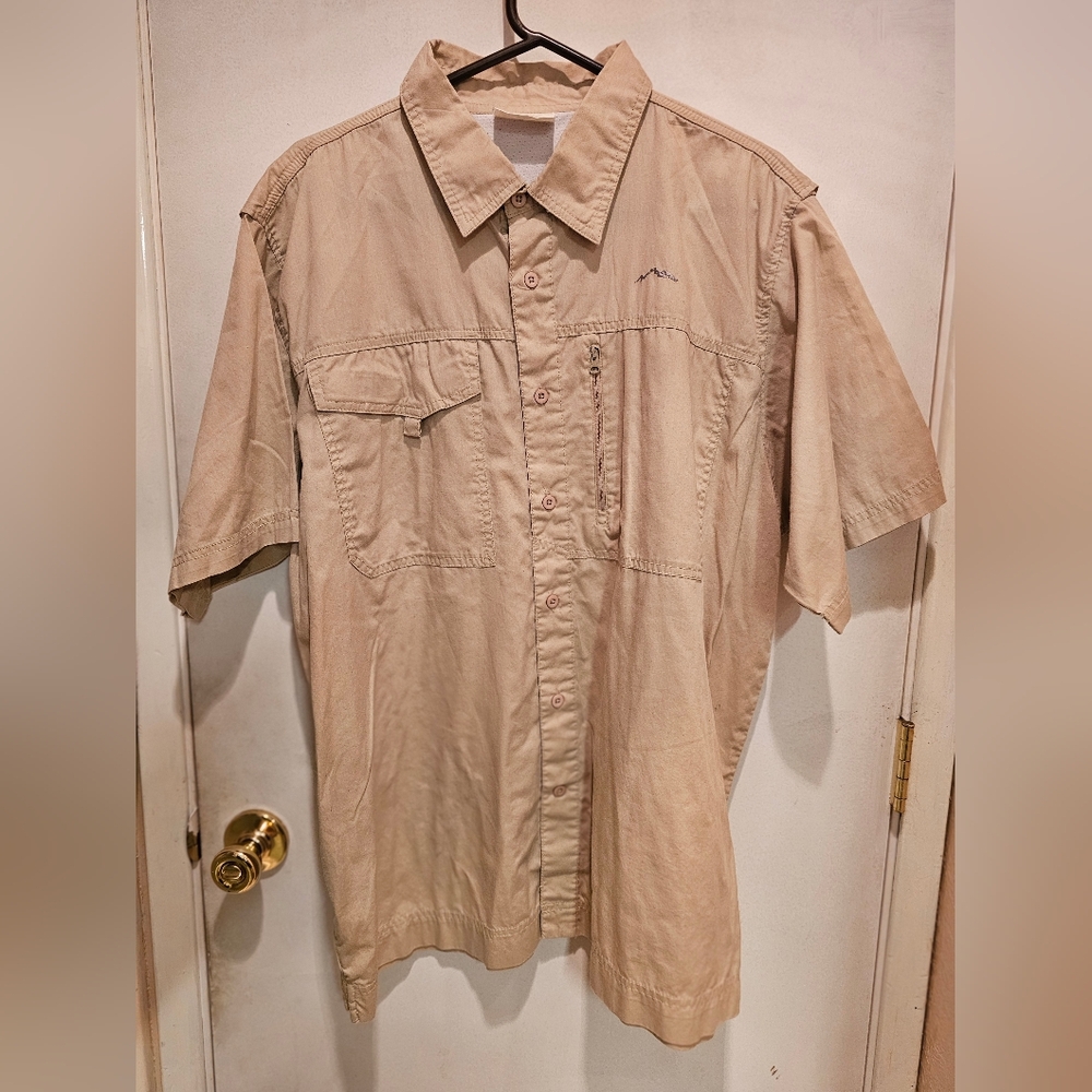 Casual Short-Sleeve Button-Down Shirt in Beige